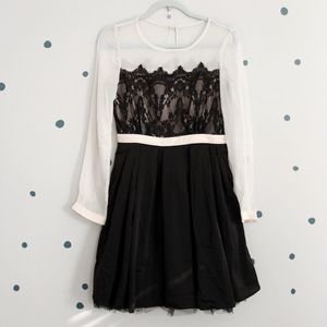 Black & Cream lace dress - Size Medium